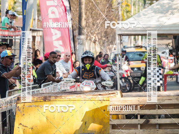 Buy your photos of the eventNight Track 2019 on Fotop