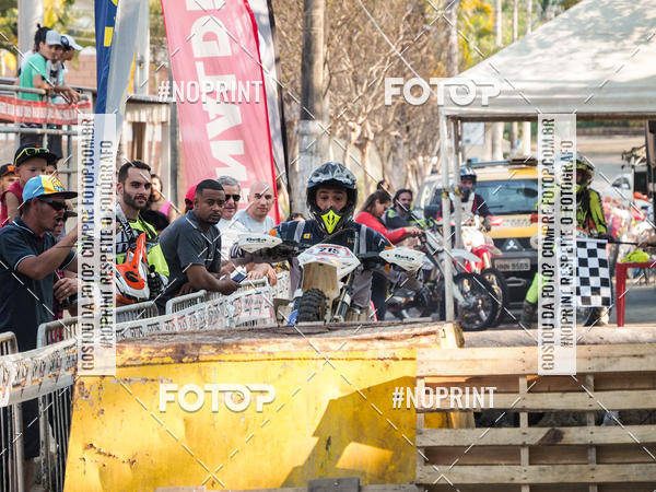 Buy your photos of the eventNight Track 2019 on Fotop