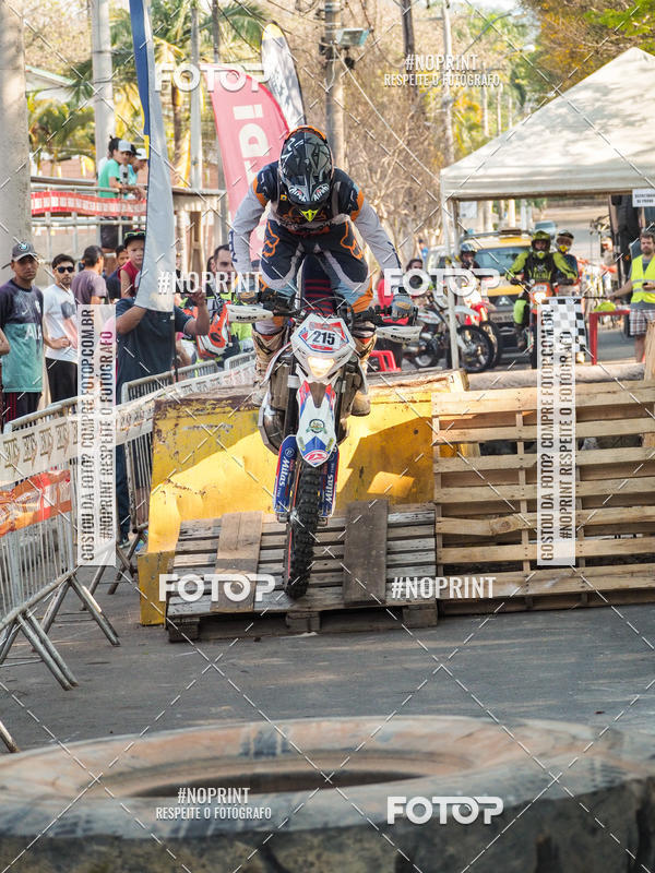 Buy your photos of the eventNight Track 2019 on Fotop