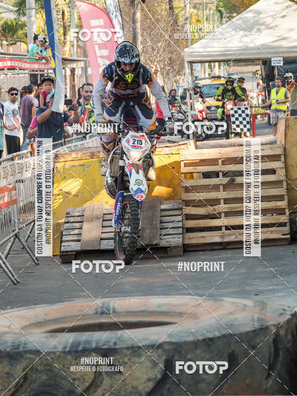 Buy your photos of the eventNight Track 2019 on Fotop