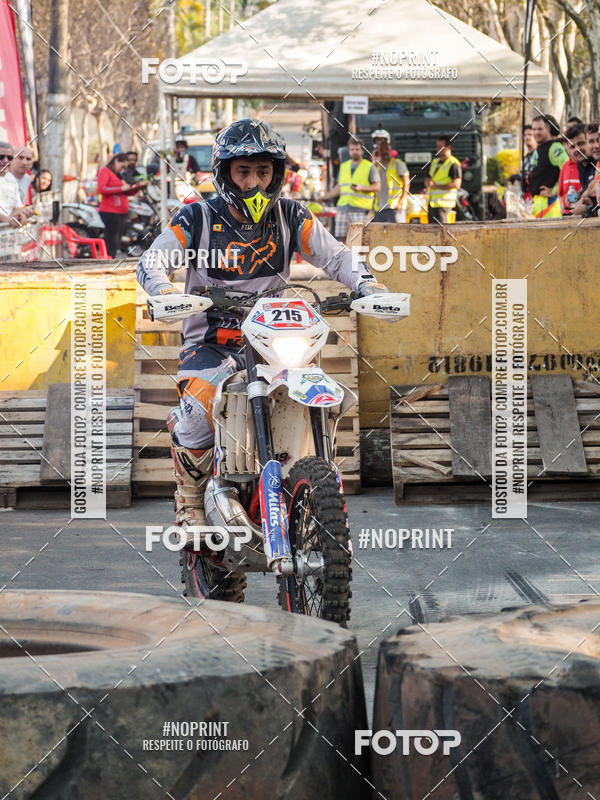 Buy your photos of the eventNight Track 2019 on Fotop