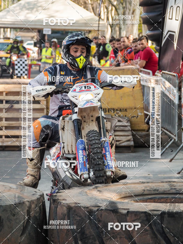 Buy your photos of the eventNight Track 2019 on Fotop