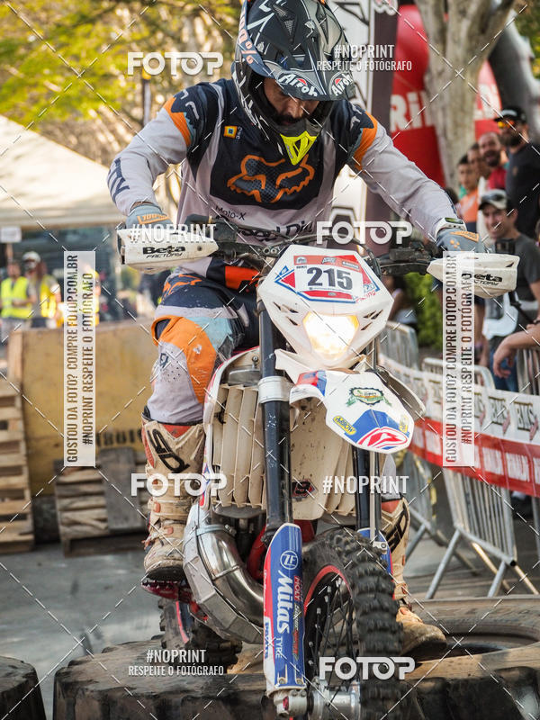 Buy your photos of the eventNight Track 2019 on Fotop