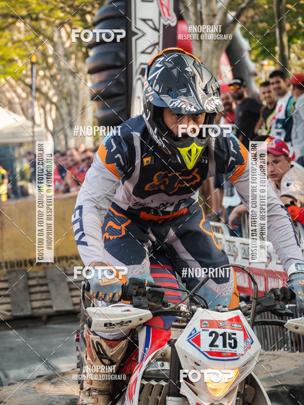 Buy your photos of the eventNight Track 2019 on Fotop