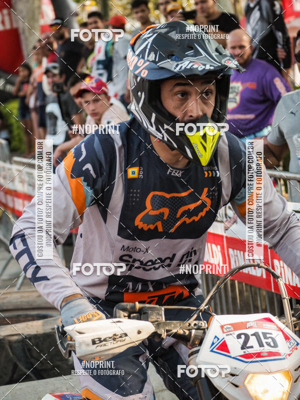 Buy your photos of the eventNight Track 2019 on Fotop