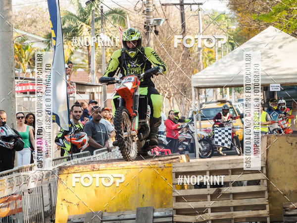 Buy your photos of the eventNight Track 2019 on Fotop