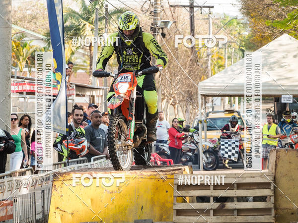 Buy your photos of the eventNight Track 2019 on Fotop