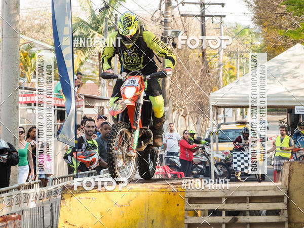 Buy your photos of the eventNight Track 2019 on Fotop