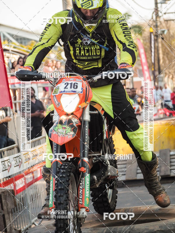 Buy your photos of the eventNight Track 2019 on Fotop