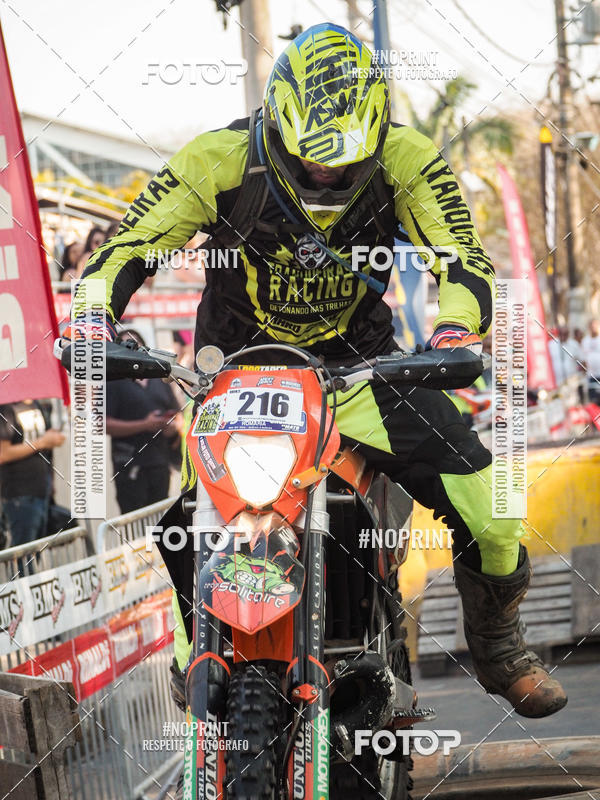 Buy your photos of the eventNight Track 2019 on Fotop