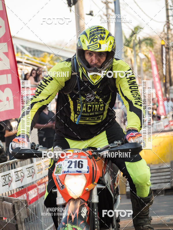 Buy your photos of the eventNight Track 2019 on Fotop