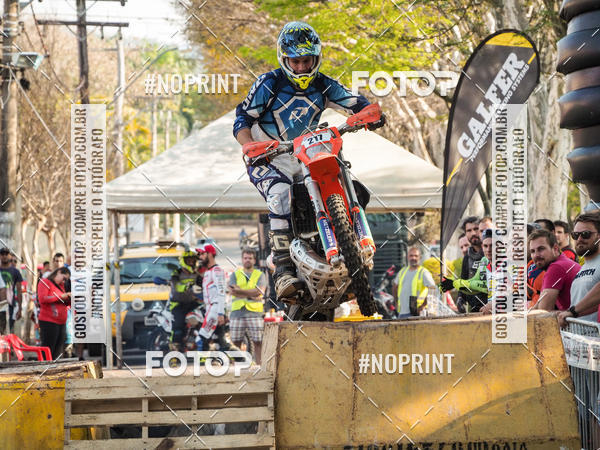 Buy your photos of the eventNight Track 2019 on Fotop