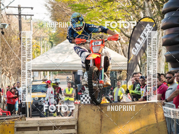 Buy your photos of the eventNight Track 2019 on Fotop