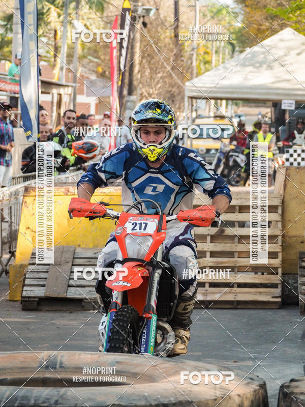 Buy your photos of the eventNight Track 2019 on Fotop