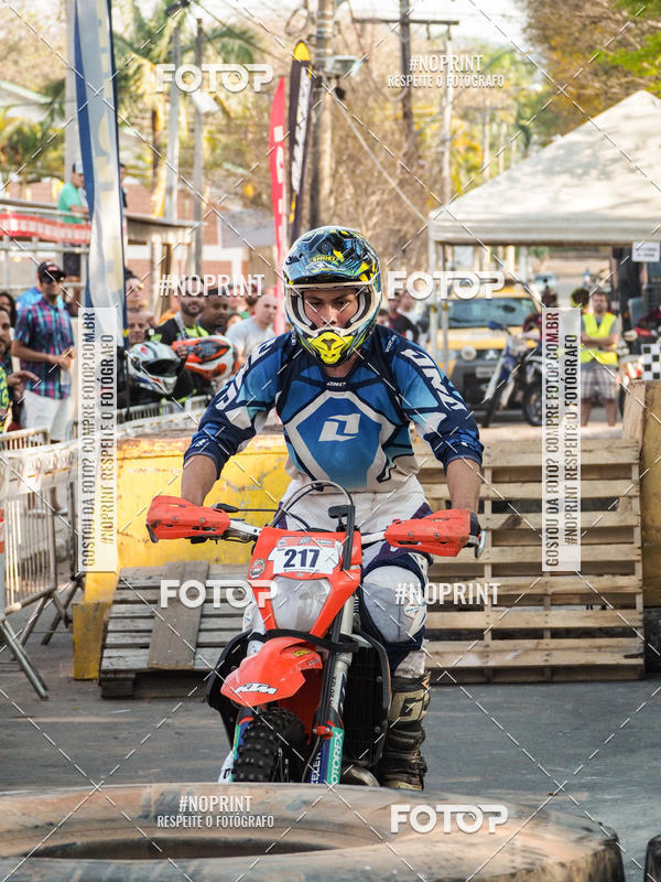 Buy your photos of the eventNight Track 2019 on Fotop