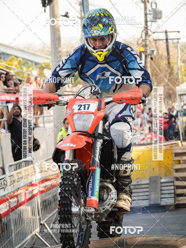 Buy your photos of the eventNight Track 2019 on Fotop