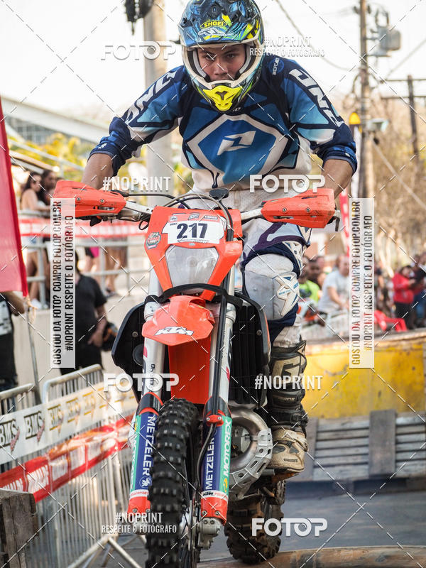 Buy your photos of the eventNight Track 2019 on Fotop