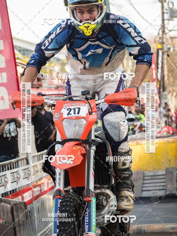 Buy your photos of the eventNight Track 2019 on Fotop