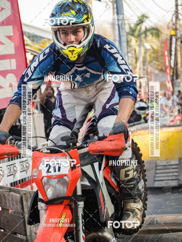 Buy your photos of the eventNight Track 2019 on Fotop