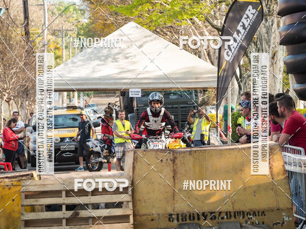Buy your photos of the eventNight Track 2019 on Fotop