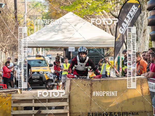 Buy your photos of the eventNight Track 2019 on Fotop