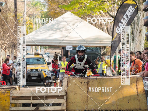 Buy your photos of the eventNight Track 2019 on Fotop