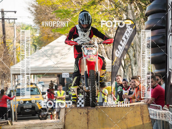 Buy your photos of the eventNight Track 2019 on Fotop