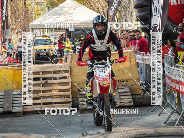 Buy your photos of the eventNight Track 2019 on Fotop