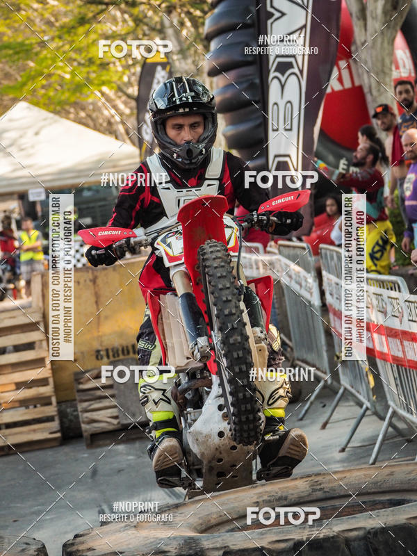 Buy your photos of the eventNight Track 2019 on Fotop