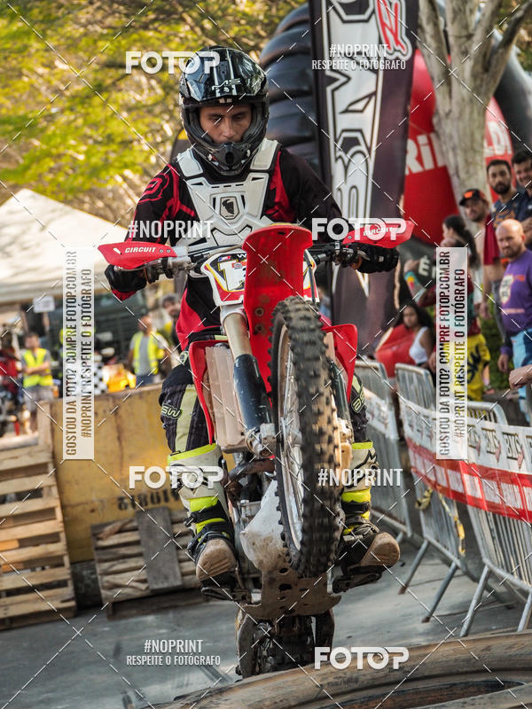 Buy your photos of the eventNight Track 2019 on Fotop