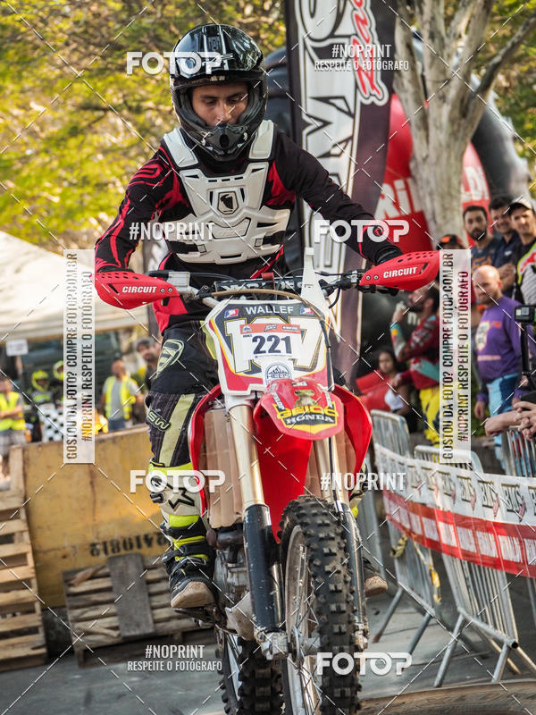 Buy your photos of the eventNight Track 2019 on Fotop