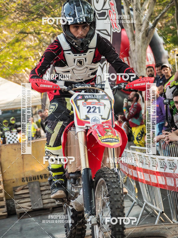 Buy your photos of the eventNight Track 2019 on Fotop