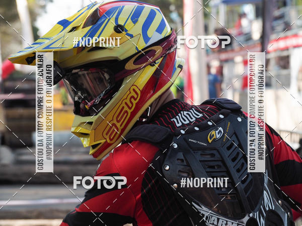 Buy your photos of the eventNight Track 2019 on Fotop