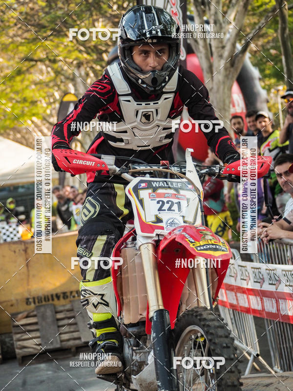 Buy your photos of the eventNight Track 2019 on Fotop