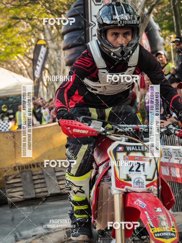 Buy your photos of the eventNight Track 2019 on Fotop