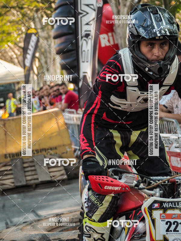 Buy your photos of the eventNight Track 2019 on Fotop