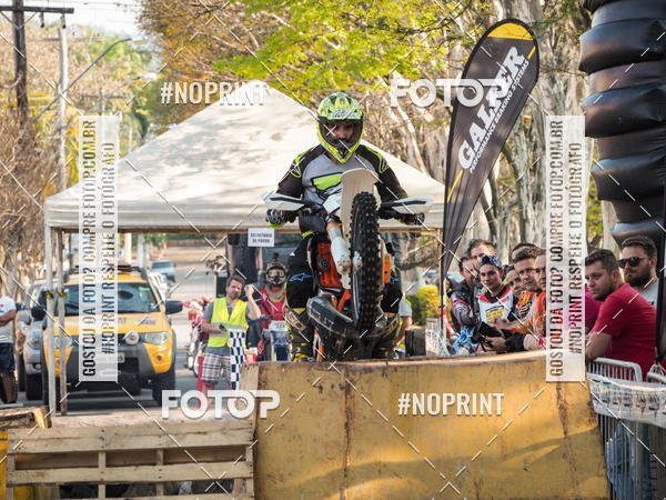 Buy your photos of the eventNight Track 2019 on Fotop