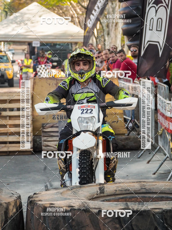 Buy your photos of the eventNight Track 2019 on Fotop