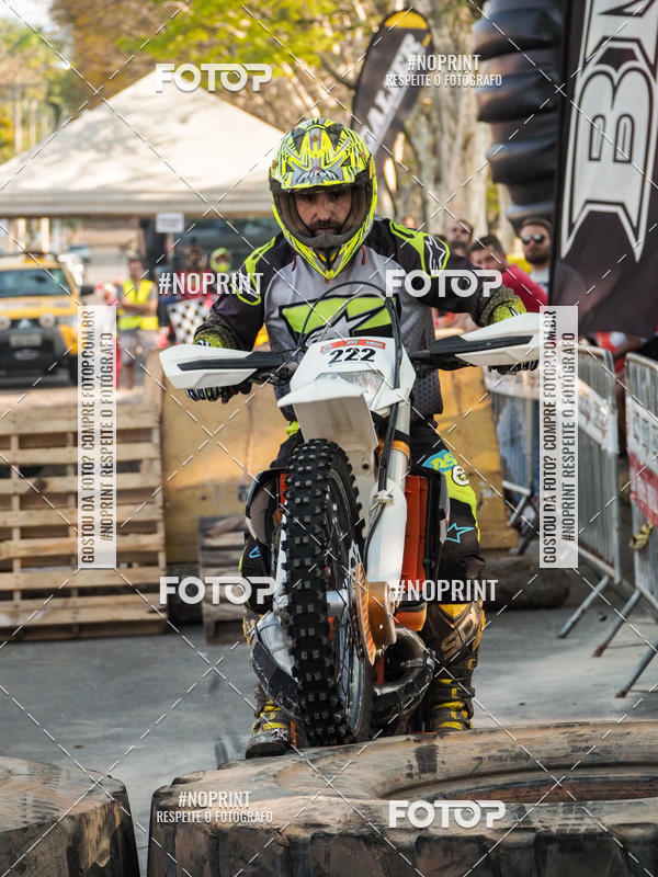 Buy your photos of the eventNight Track 2019 on Fotop