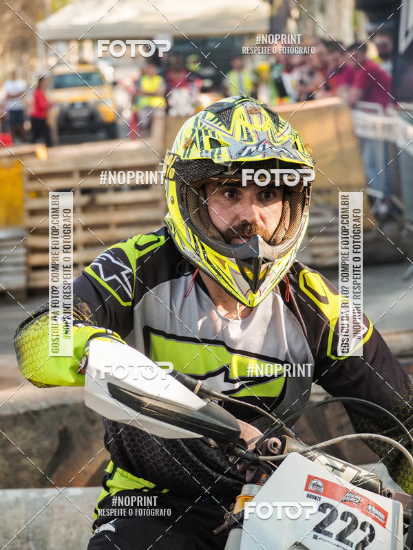 Buy your photos of the eventNight Track 2019 on Fotop