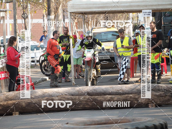 Buy your photos of the eventNight Track 2019 on Fotop