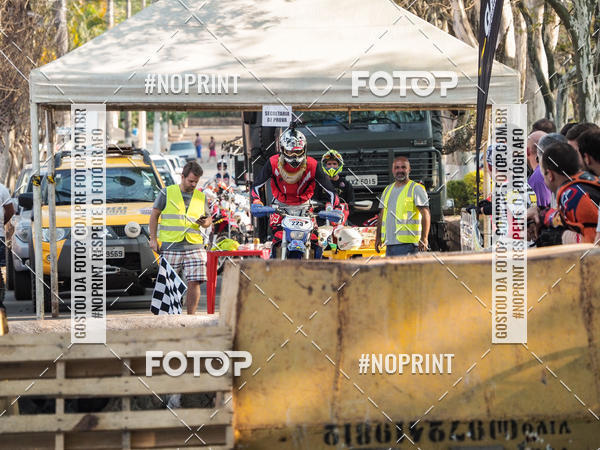 Buy your photos of the eventNight Track 2019 on Fotop