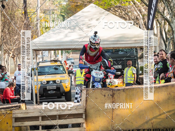 Buy your photos of the eventNight Track 2019 on Fotop