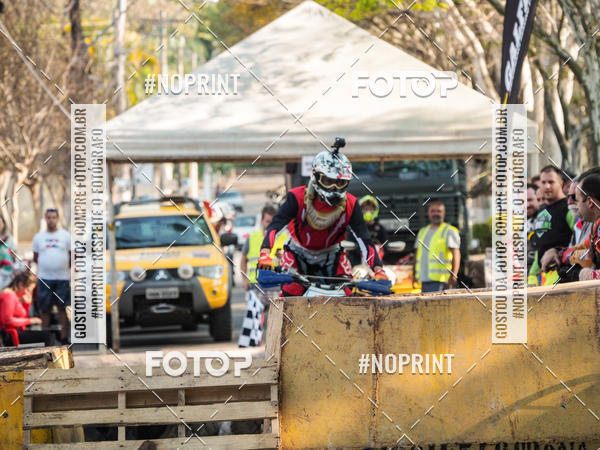 Buy your photos of the eventNight Track 2019 on Fotop