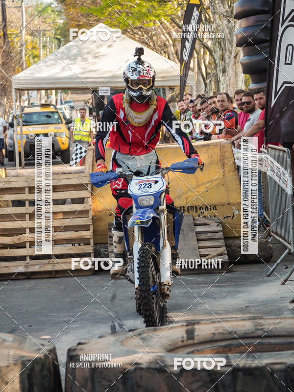 Buy your photos of the eventNight Track 2019 on Fotop