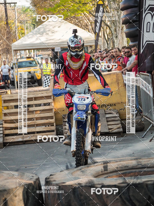 Buy your photos of the eventNight Track 2019 on Fotop