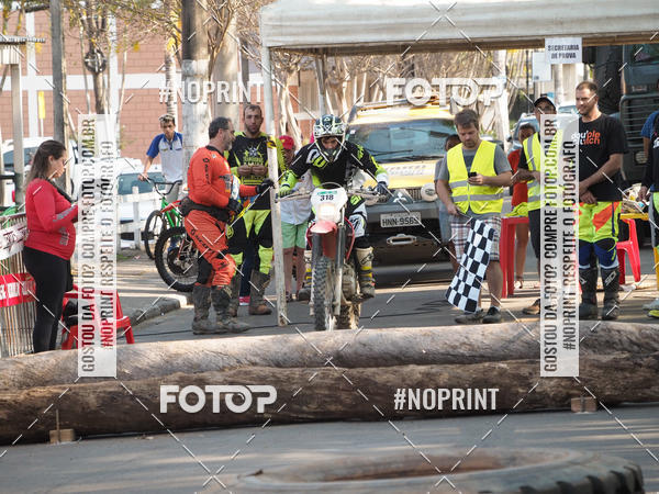 Buy your photos of the eventNight Track 2019 on Fotop