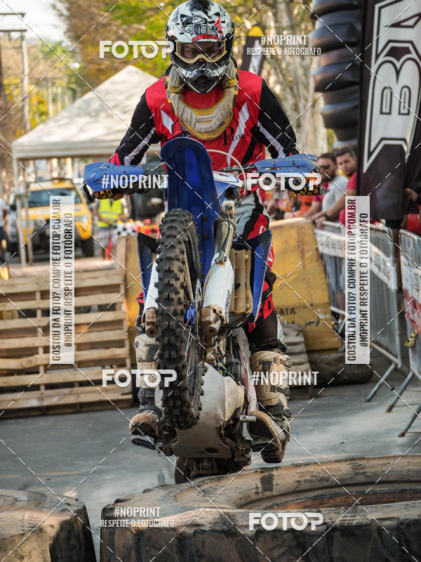 Buy your photos of the eventNight Track 2019 on Fotop