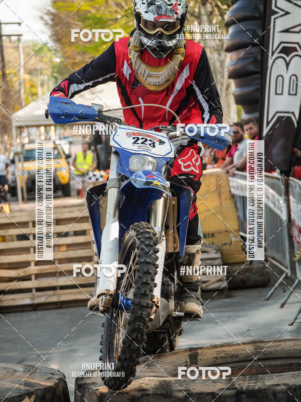 Buy your photos of the eventNight Track 2019 on Fotop