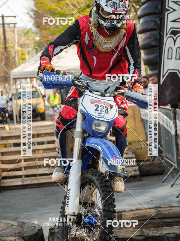 Buy your photos of the eventNight Track 2019 on Fotop